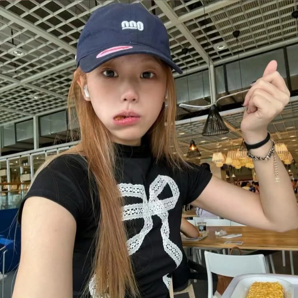 派对女孩海报